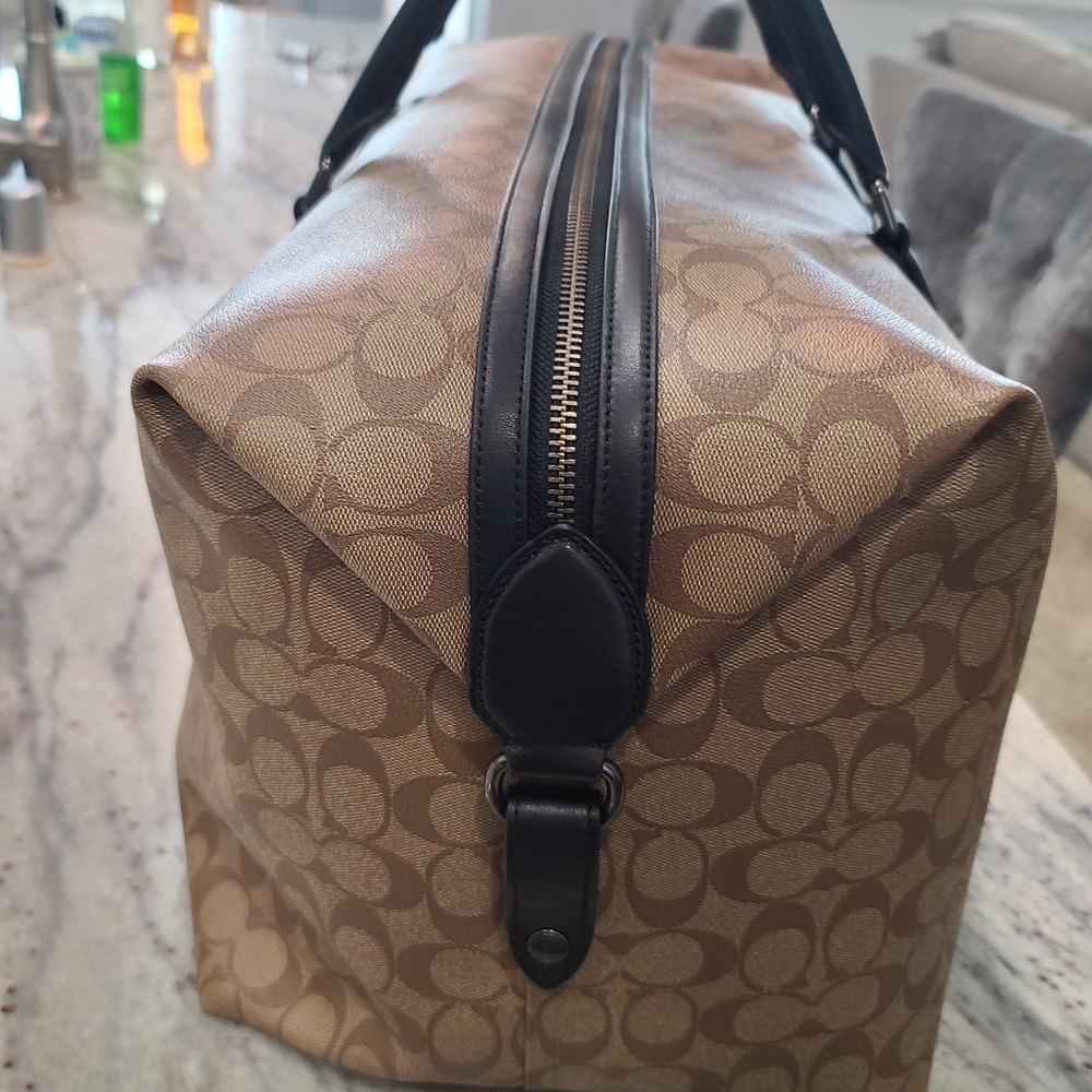Coach Large Luggage Tote Tan with Black - Picture 4 of 9
